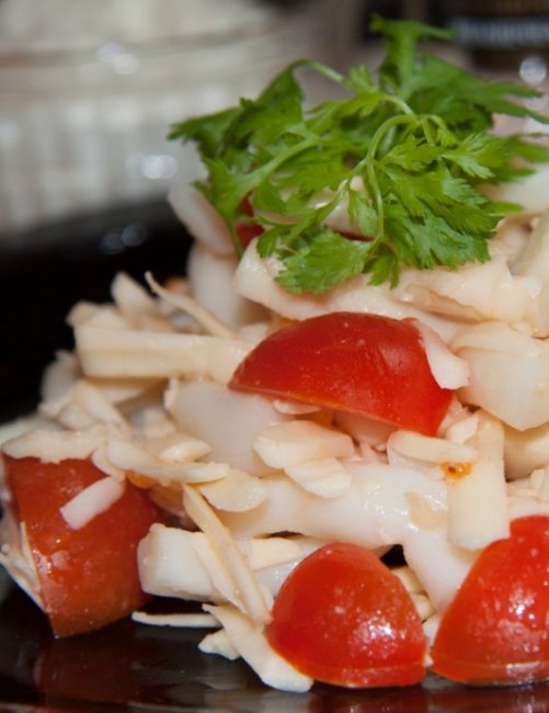Салат с кальмарами и помидорами – 3 пошаговых рецепта - «Рецепты»