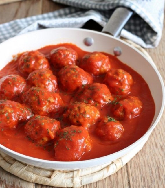 Тефтели с томатной подливкой – рецепт мясного блюда - «Рецепты»