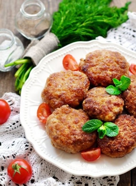 Котлеты из говядины и курицы – пошаговый рецепт сочных и вкусных домашних котлет - «Рецепты»