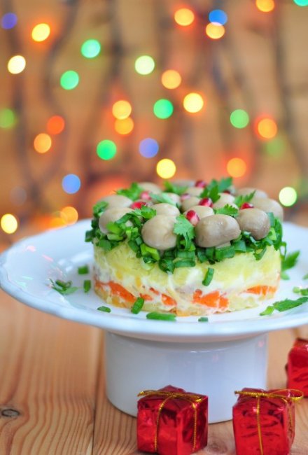 Салат «Грибная поляна» с шампиньонами – 3 рецепта красивой закуски - «Рецепты»