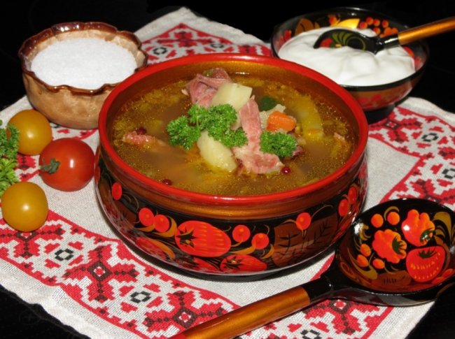 Гороховый суп с копчеными ребрышками в мультиварке – 2 быстрых и вкусных рецепта - «Рецепты»