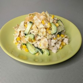 Салат с яичными блинчиками и копченой курицей – очень вкусный рецепт - «Рецепты»