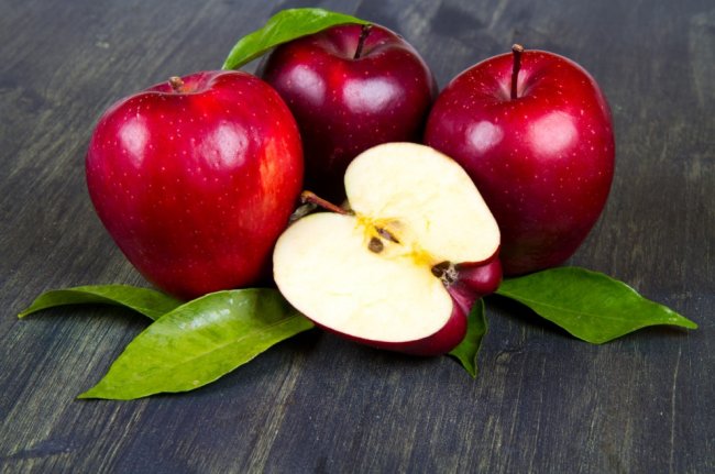 Сколько калорий в красном яблоке, пищевая ценность сладких сортов, полезные свойства фрукта - «Здоровье»