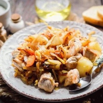 Тушеная капуста с картошкой и мясом – вкусный рецепт - «Рецепты»