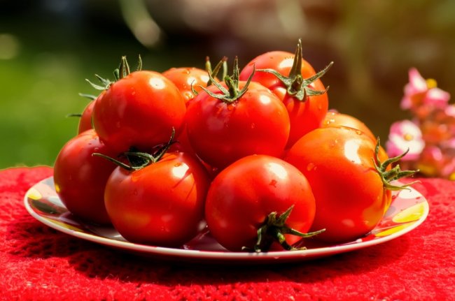Сколько калорий в свежем помидоре, энергетическая ценность, полезные свойства овоща - «Здоровье»