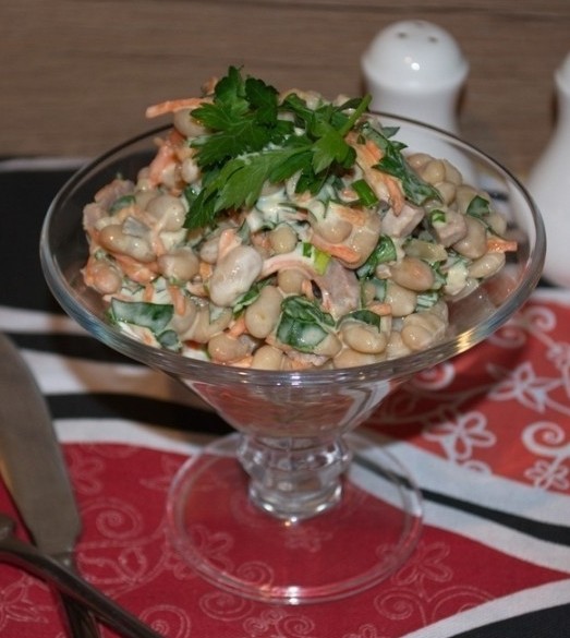 Салат с копченой курицей и шампиньонами – 2 вкусных рецепта сытного блюда - «Рецепты»