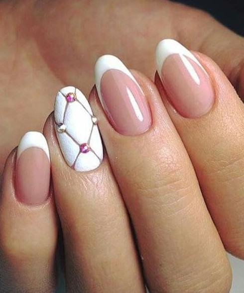 Френч на миндалевидных ногтях с дизайном и классический − 20 идей красивого и модного маникюра с фото - «Мода и красота»