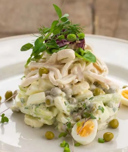 Салат с кальмарами и ветчиной – самый вкусный рецепт - «Рецепты»