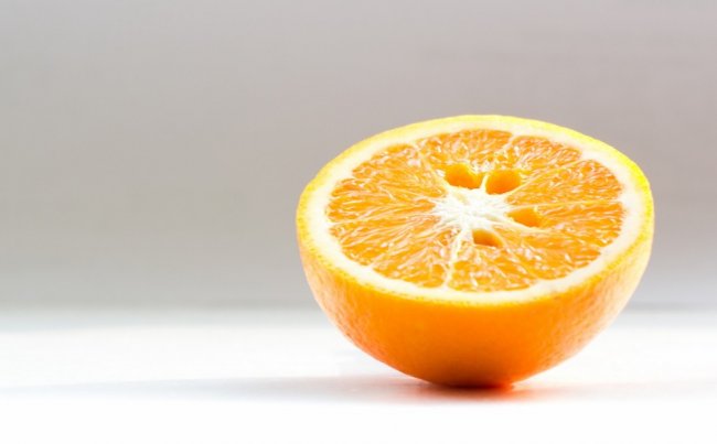 Сколько калорий в апельсине, БЖУ, содержание витаминов и микроэлементов, полезные свойства фрукта - «Здоровье»