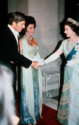 Как звезды одевались на встречи с Королевой: от гламура Мэрилин Монро до латекса Леди Гаги - «Мода»
