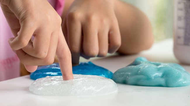 Как сделать лизуна из муки − 5 способов изготовления игрушки в домашних условиях - «Жизнь и общество»