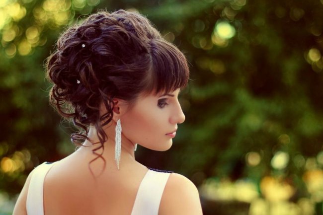 Вечерние прически на средние волосы – 20 вариантов красивых женских причесок с фото - «Мода и красота»