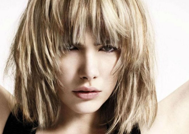 Лесенка на средние волосы – 5 вариантов стрижки с челкой и без, фото - «Мода и красота»