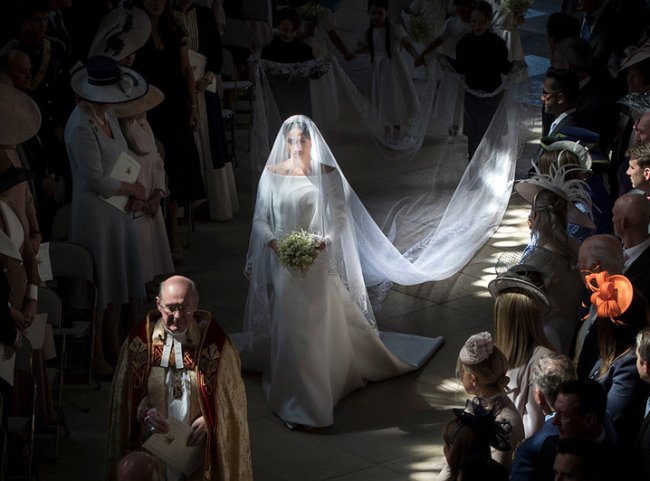 Почему свадебное платье Меган Маркл было таким скромным (на самом деле) - «Мода»