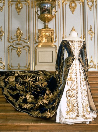 Гардероб Романовых: кто создавал роскошные наряды российских императриц - «Мода»