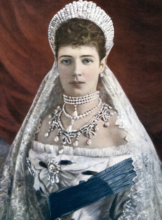 Из России с любовью: почему европейские монархи начали носить тиары-кокошники - «Мода»